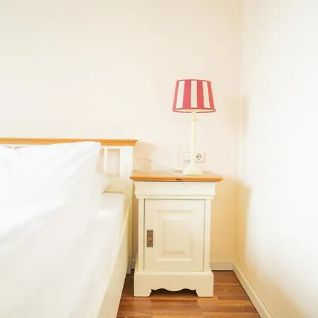 Apartmenthaus 06 *